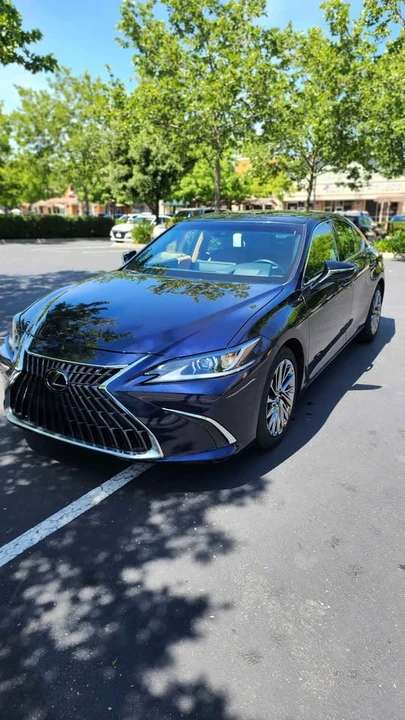 2025 Lexus ES 7th Gen - Image 2 of 8