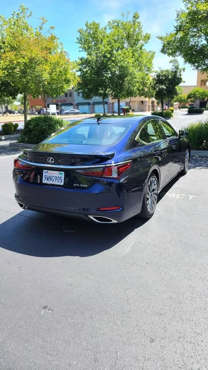 2025 Lexus ES 7th Gen - Image 3 of 8