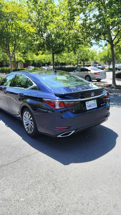 2025 Lexus ES 7th Gen - Image 4 of 8