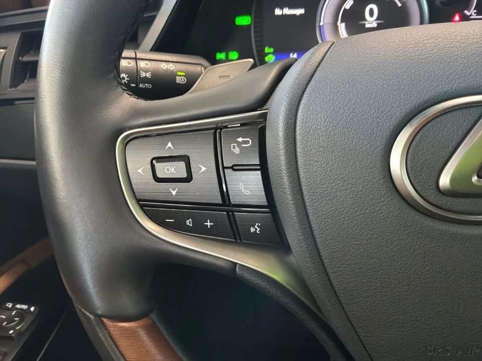 2025 Lexus ES 7th Gen - Image 14 of 20