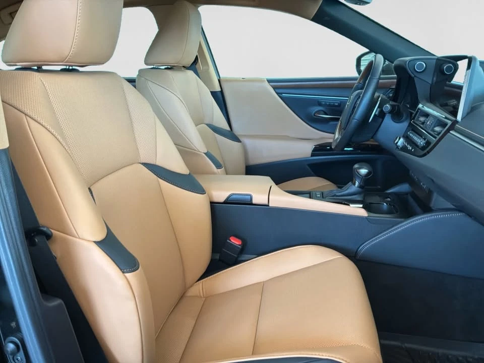 2025 Lexus ES 7th Gen - Image 18 of 20