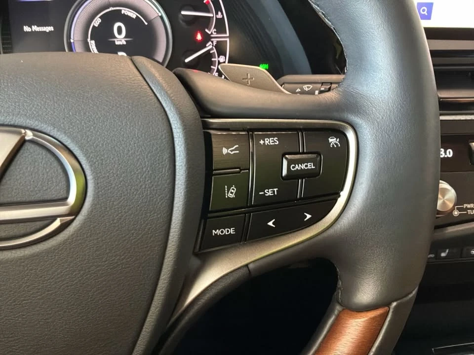 2025 Lexus ES 7th Gen - Image 13 of 20