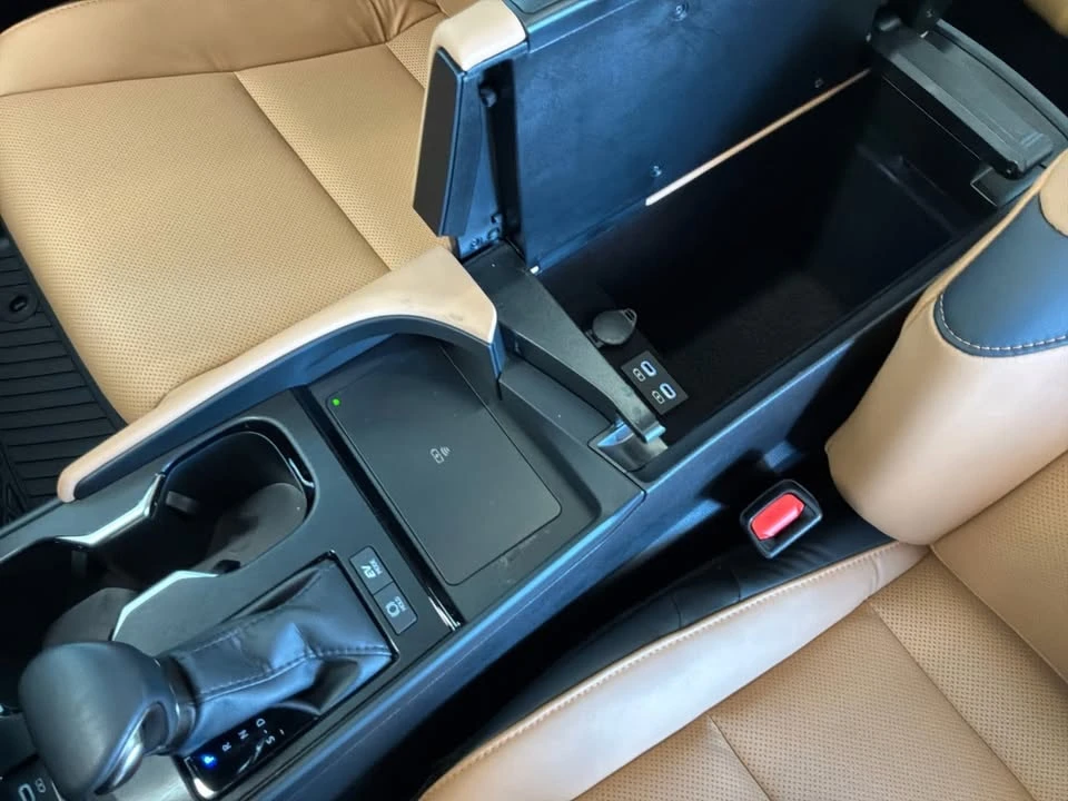 2025 Lexus ES 7th Gen - Image 15 of 20