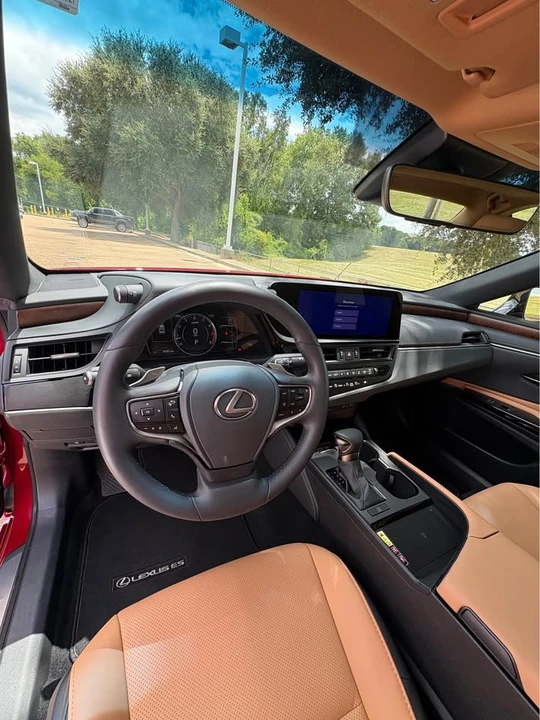 2025 Lexus ES 7th Gen - Image 7 of 9