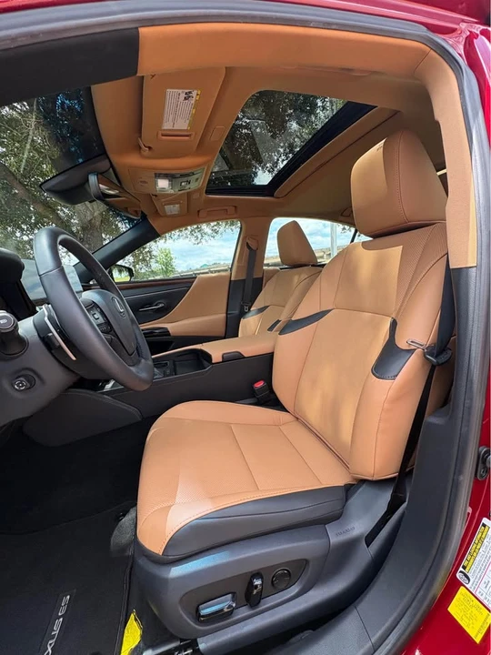 2025 Lexus ES 7th Gen - Image 5 of 9