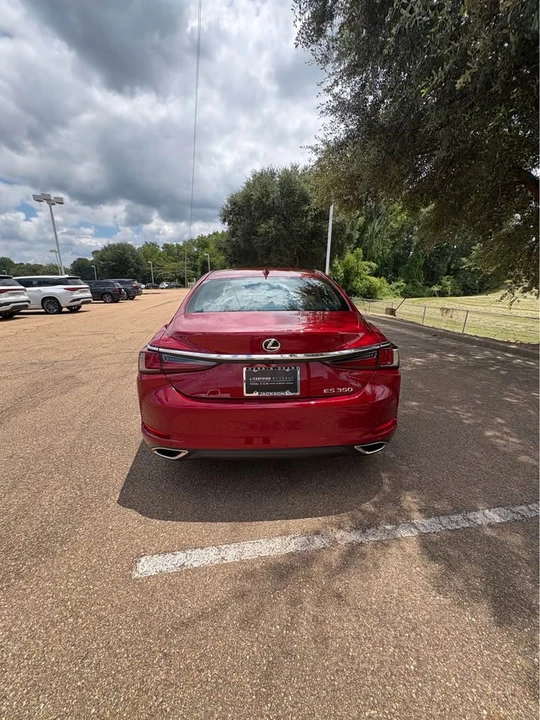 2025 Lexus ES 7th Gen - Image 4 of 9