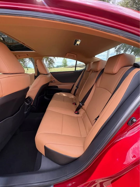 2025 Lexus ES 7th Gen - Image 6 of 9