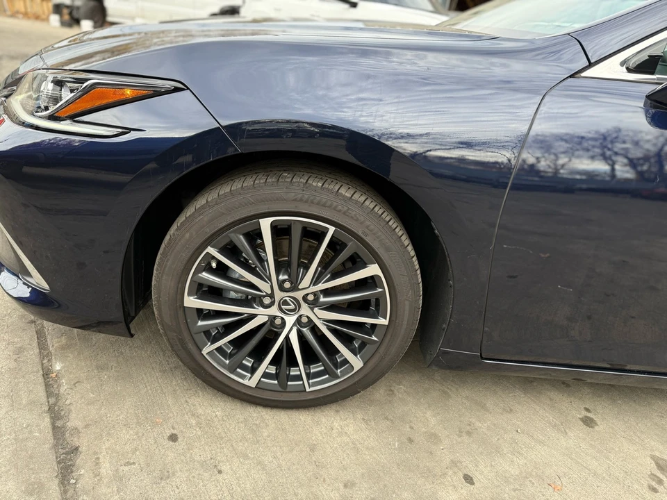 2025 Lexus ES 7th Gen - Image 14 of 21