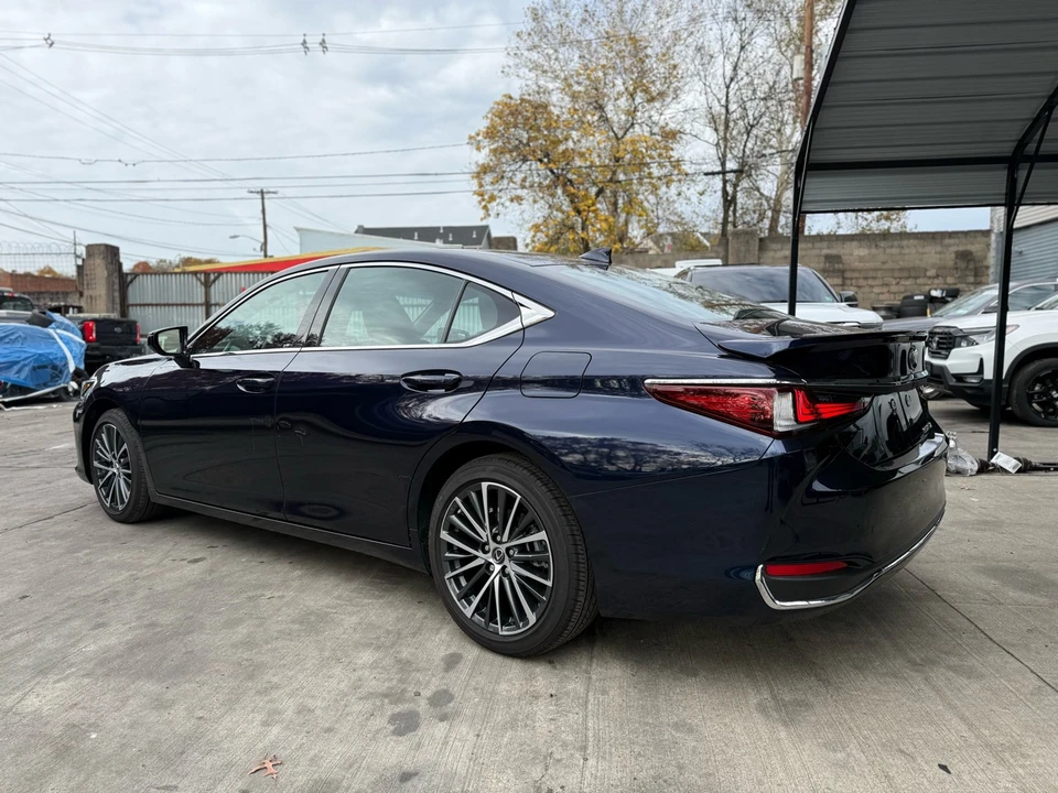 2025 Lexus ES 7th Gen - Image 5 of 21