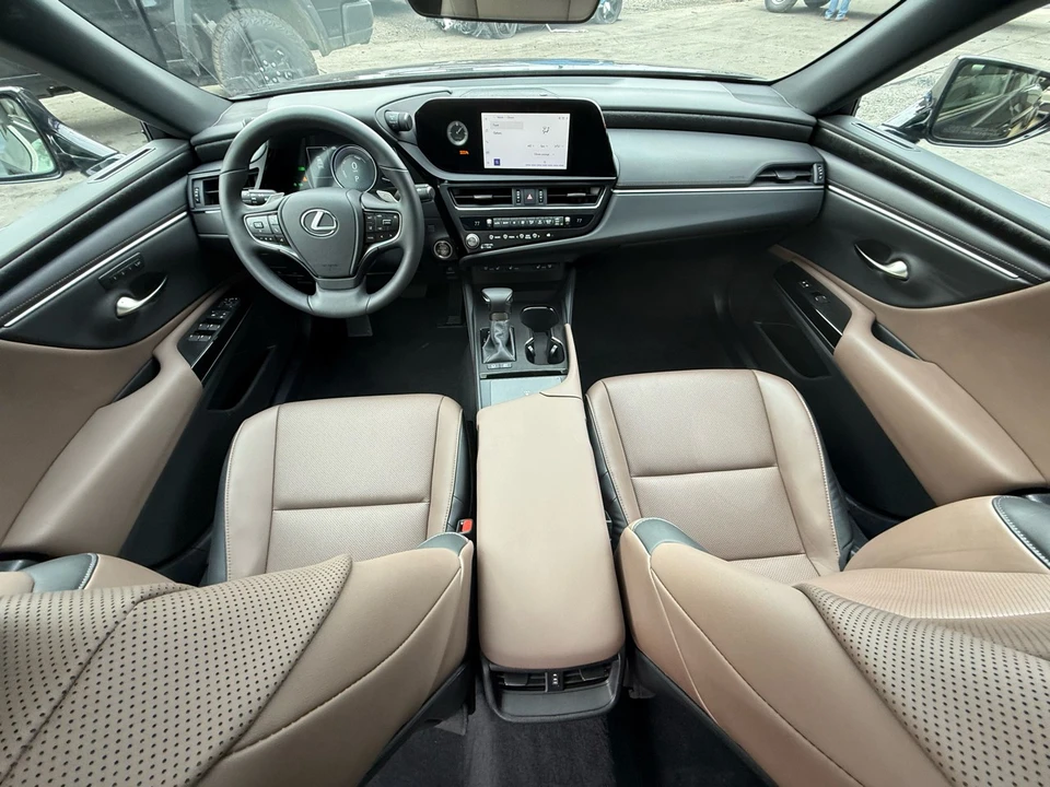 2025 Lexus ES 7th Gen - Image 20 of 21