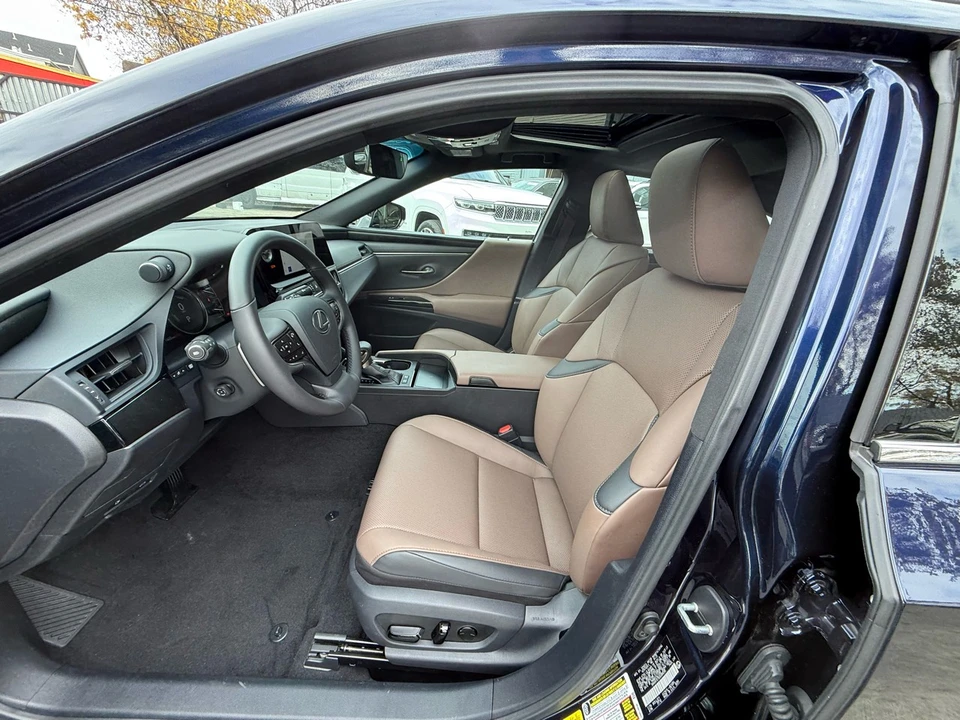 2025 Lexus ES 7th Gen - Image 18 of 21