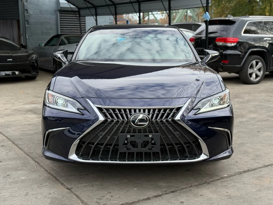 2025 Lexus ES 7th Gen - Image 2 of 21