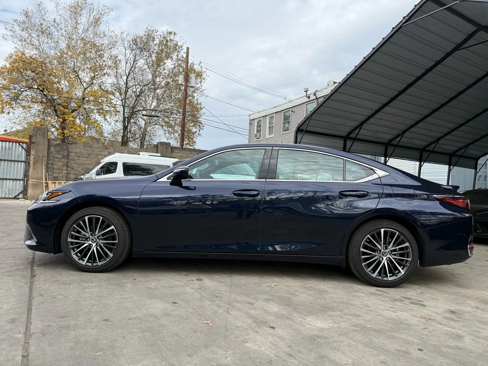 2025 Lexus ES 7th Gen - Image 4 of 21