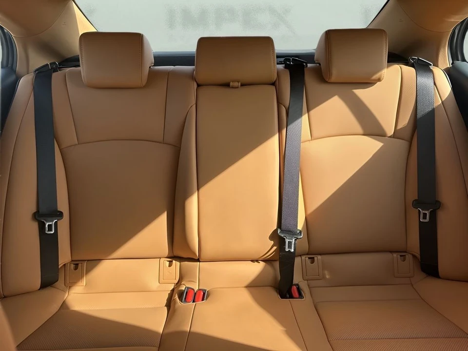 2025 Lexus ES 7th Gen - Image 13 of 21