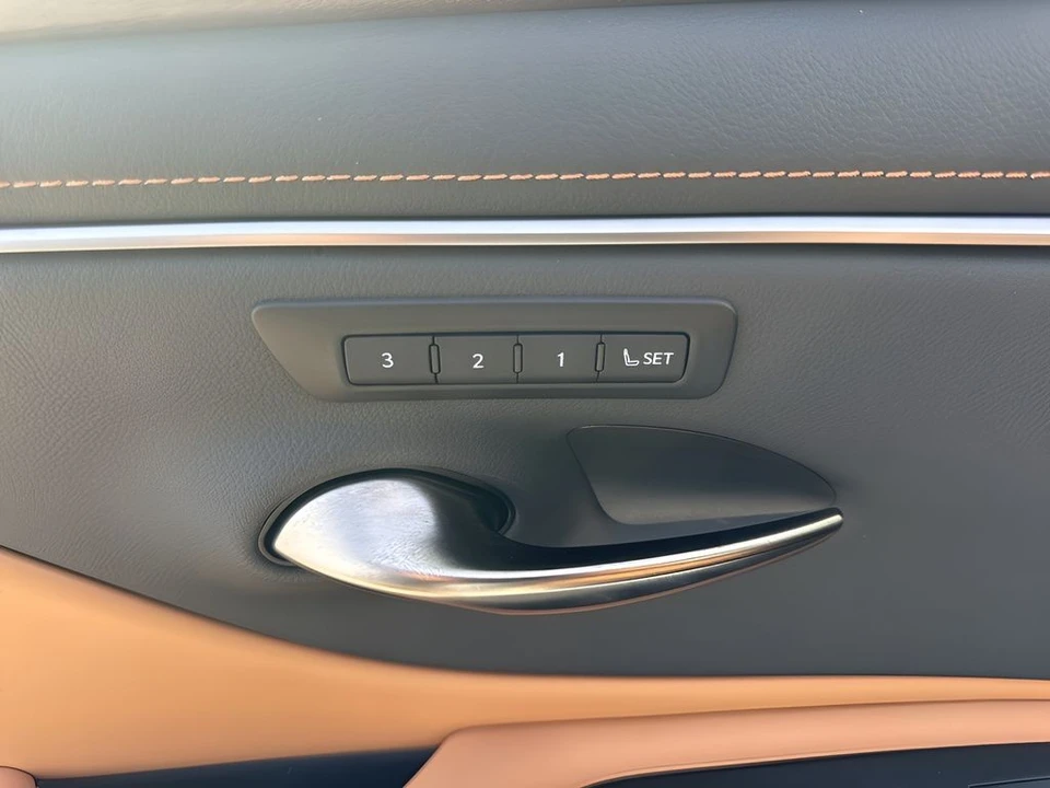 2025 Lexus ES 7th Gen - Image 11 of 21