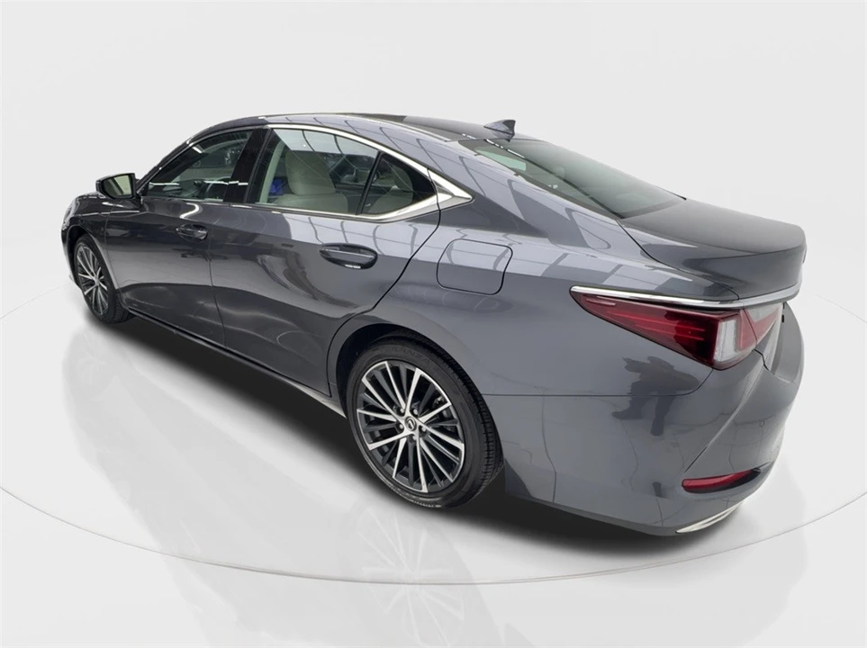 2025 Lexus ES 7th Gen - Image 10 of 12