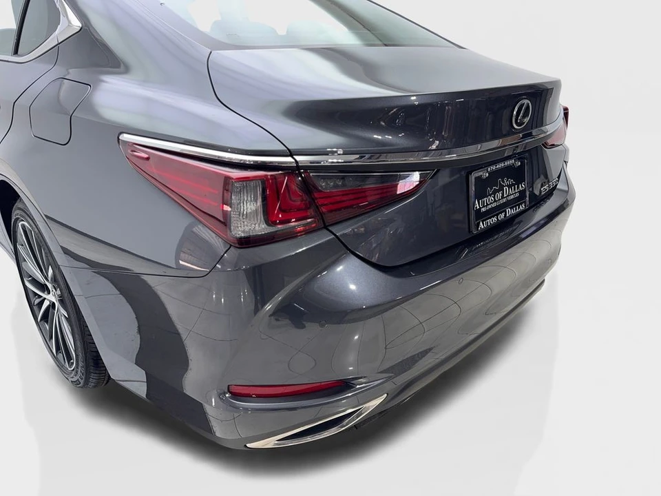 2025 Lexus ES 7th Gen - Image 19 of 21
