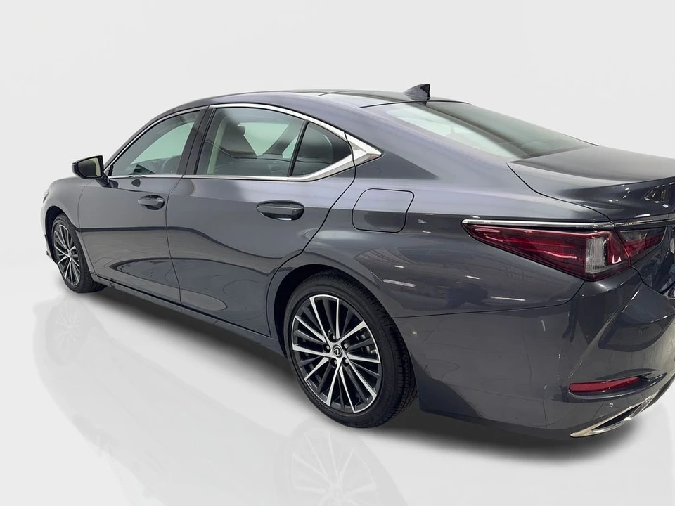 2025 Lexus ES 7th Gen - Image 14 of 21
