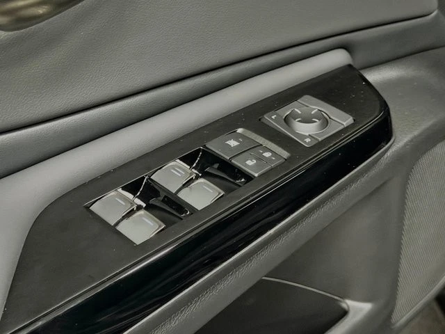 2025 Lexus ES 7th Gen - Image 20 of 21