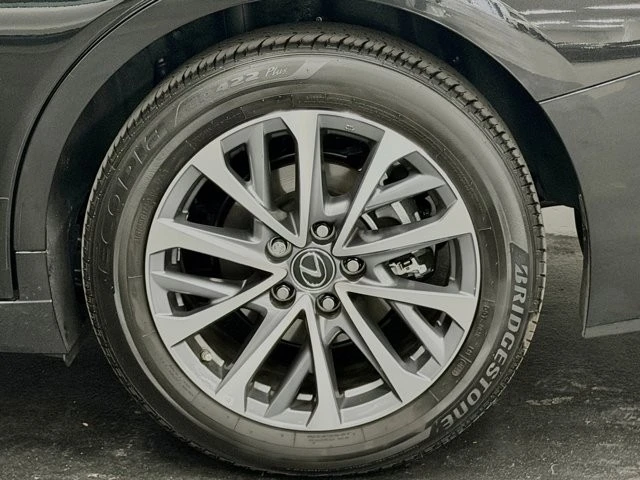 2025 Lexus ES 7th Gen - Image 16 of 21