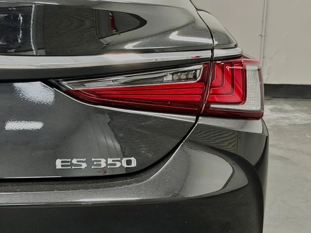 2025 Lexus ES 7th Gen - Image 14 of 21