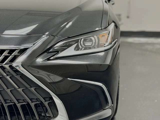 2025 Lexus ES 7th Gen - Image 8 of 21