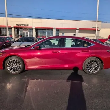2025 Lexus ES 300h Ultra Luxury Sedan