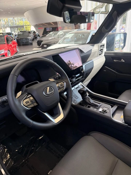 2025 Lexus GX 3rd Gen - Image 7 of 10