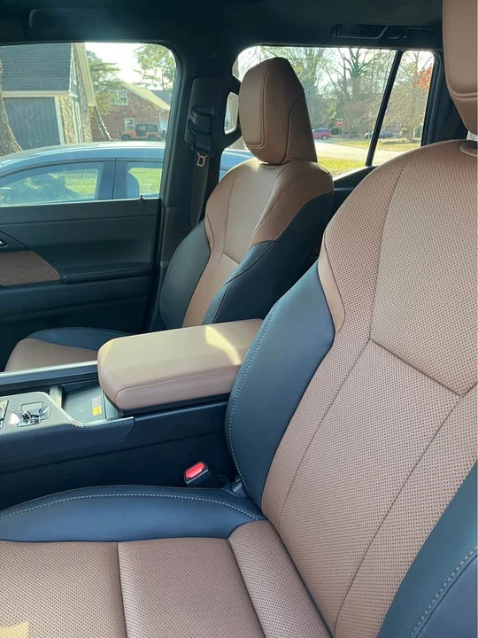 2025 Lexus GX 3rd Gen - Image 6 of 7