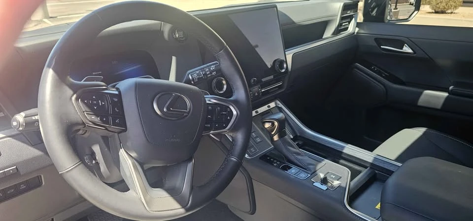 2025 Lexus GX 3rd Gen - Image 5 of 8