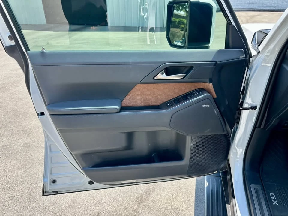 2025 Lexus GX 3rd Gen - Image 9 of 16
