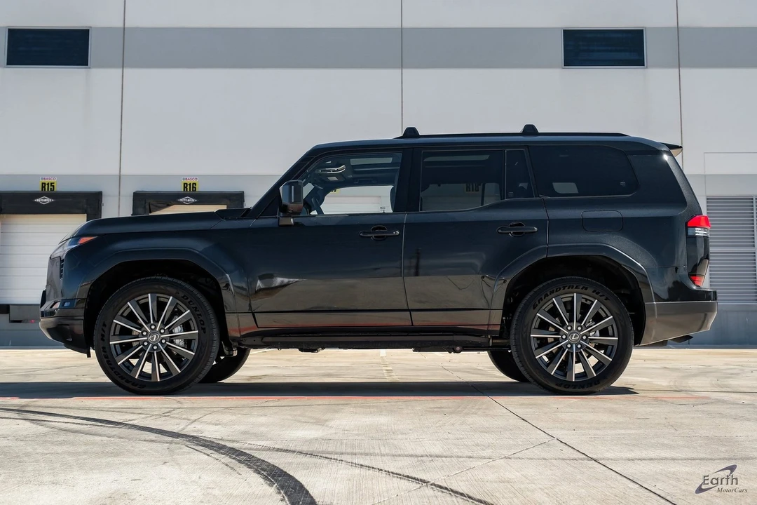2025 Lexus GX 3rd Gen - Image 5 of 12