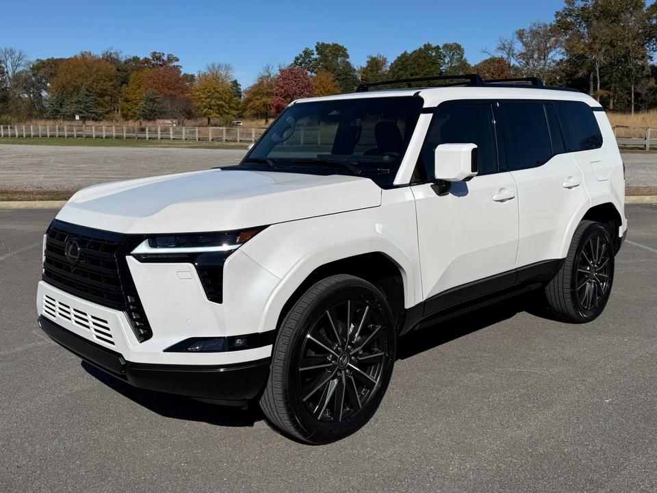 2025 Lexus GX 3rd Gen - Image 2 of 12