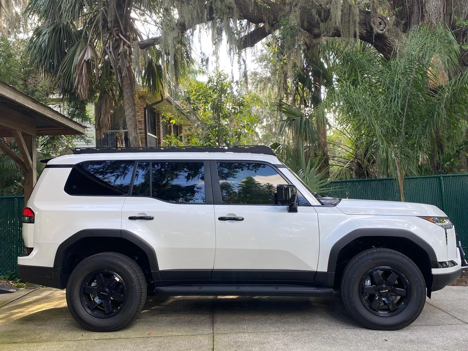 2025 Lexus GX 3rd Gen - Image 11 of 31