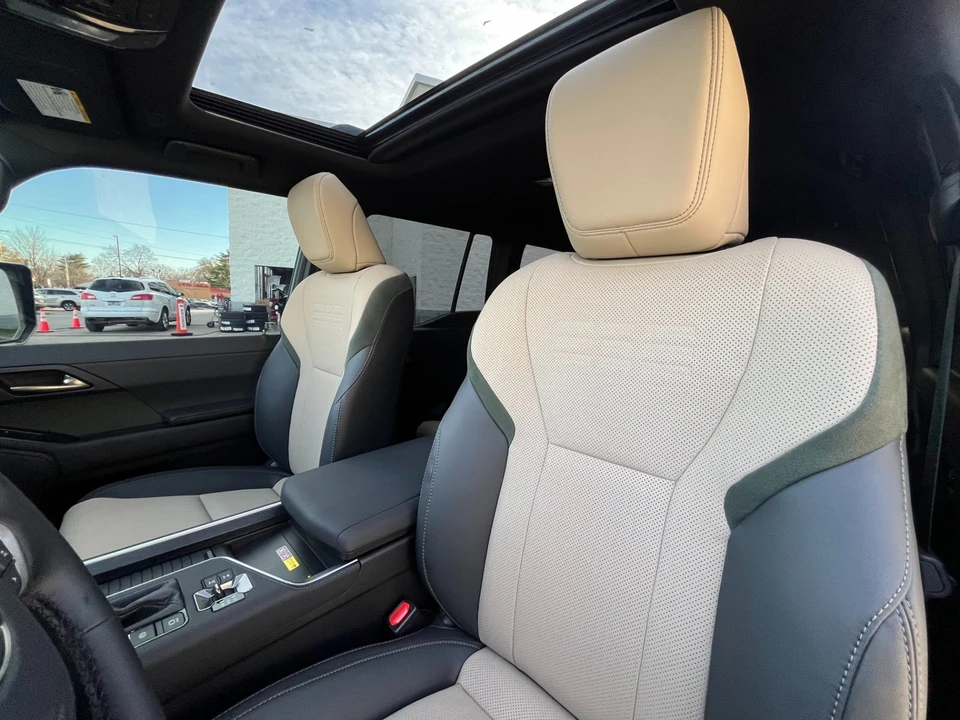 2025 Lexus GX 3rd Gen - Image 11 of 12