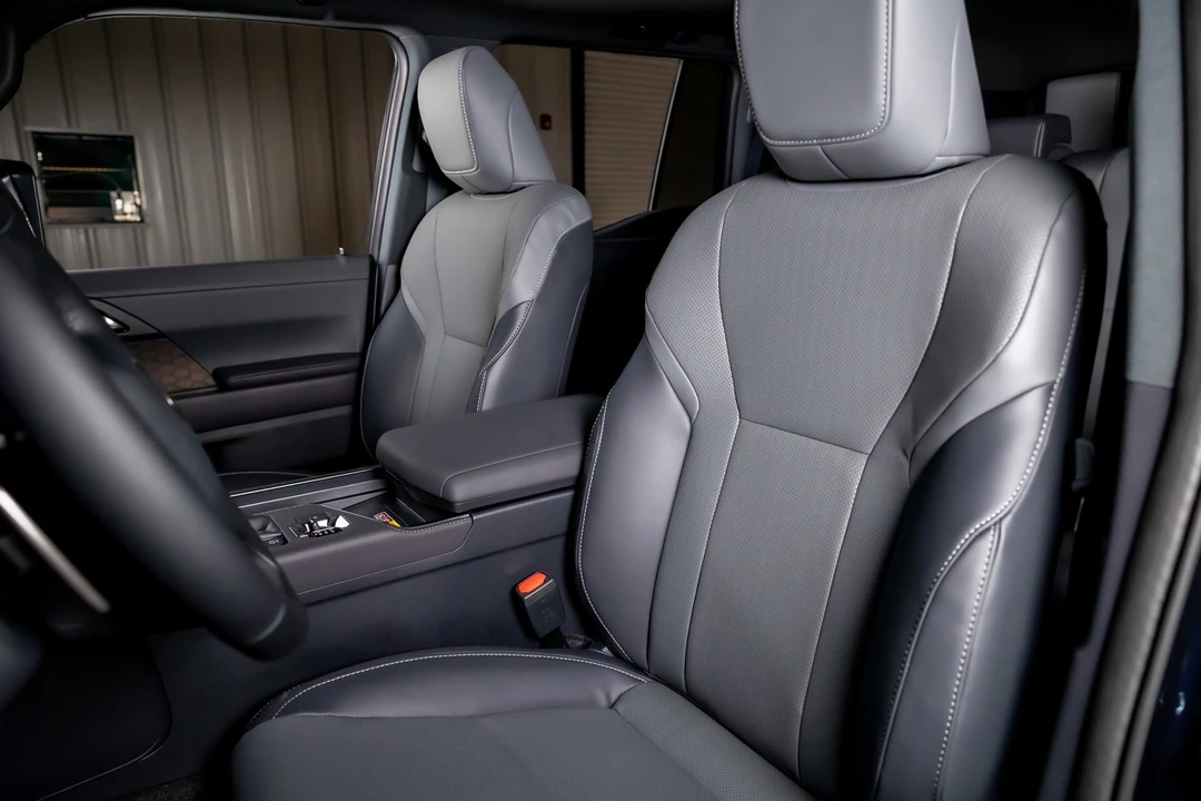 2025 Lexus GX 3rd Gen - Image 5 of 12