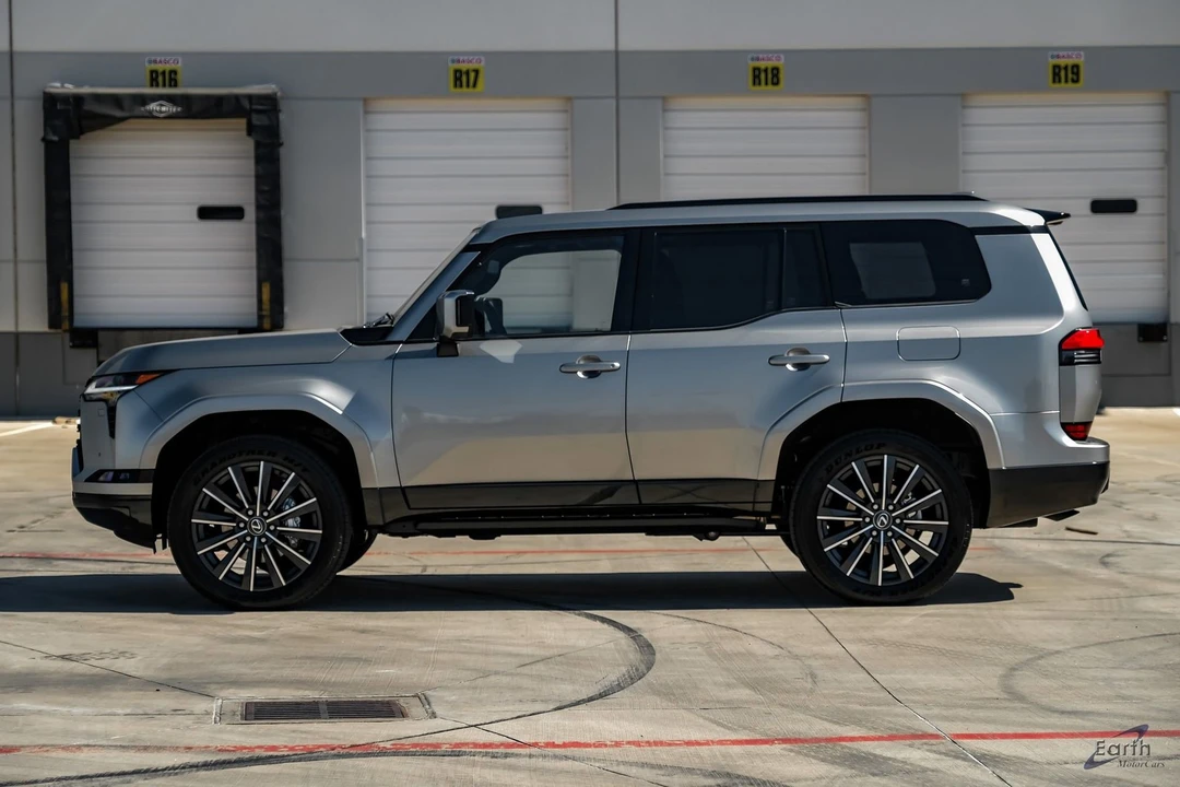 2025 Lexus GX 3rd Gen - Image 5 of 12