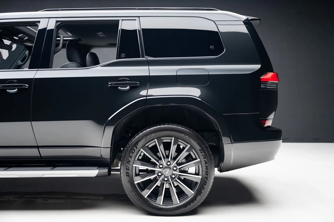 2025 Lexus GX 3rd Gen - Image 19 of 21