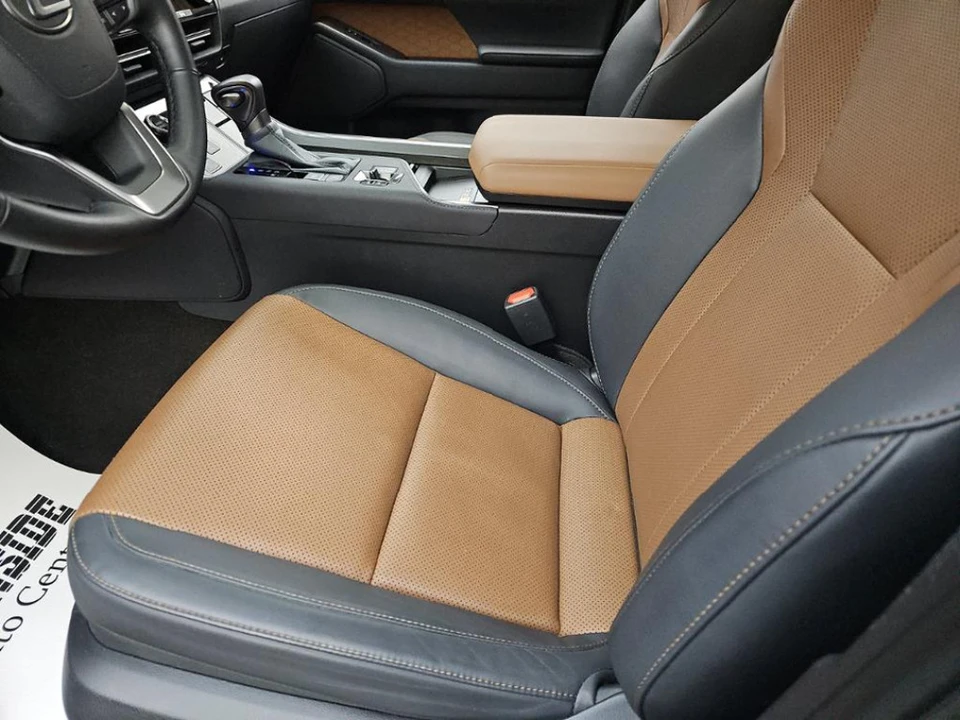 2025 Lexus GX 3rd Gen - Image 4 of 10