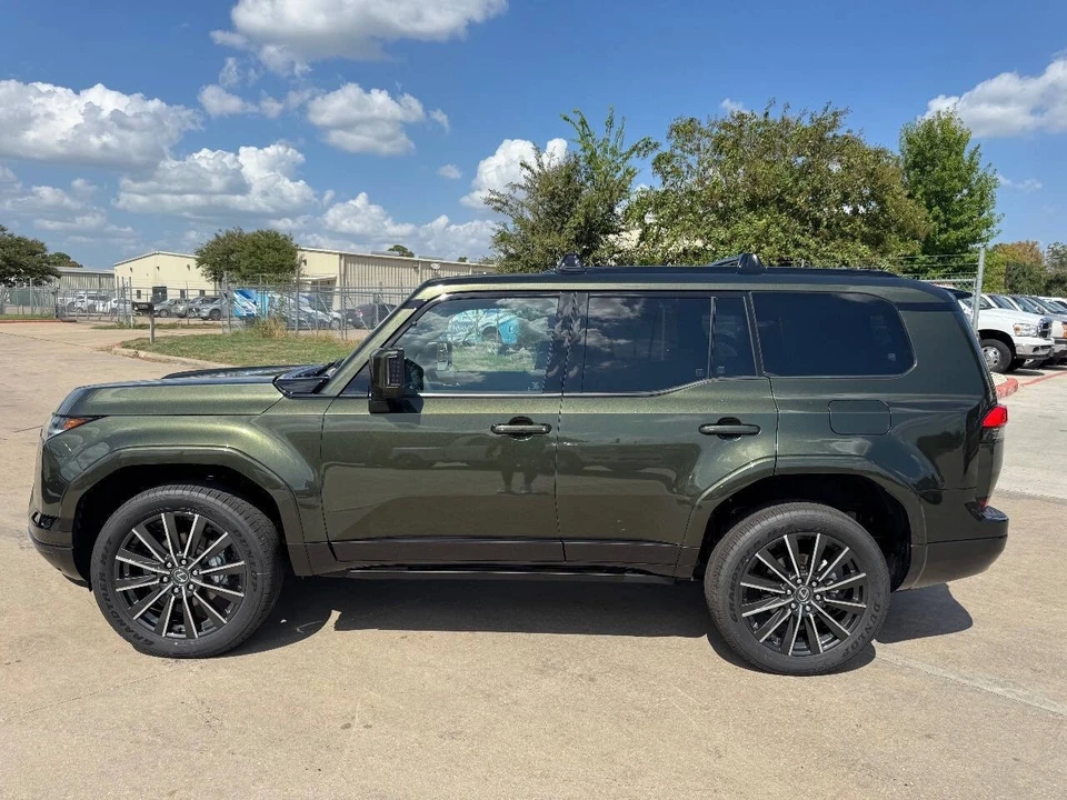 2025 Lexus GX 3rd Gen - Image 2 of 12