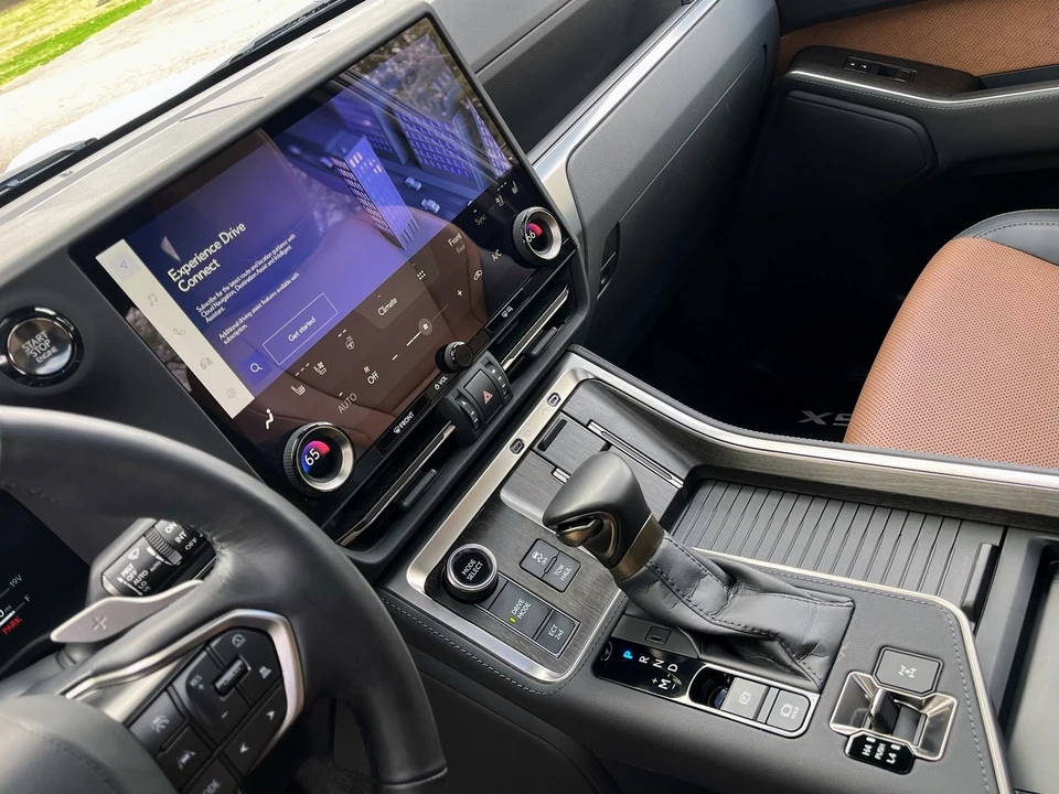 2025 Lexus GX 3rd Gen - Image 16 of 21