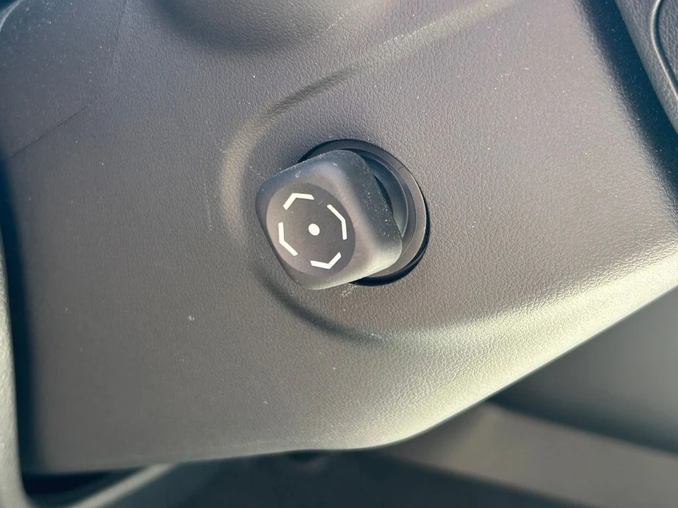 2025 Lexus IS 3rd Gen - Image 26 of 31