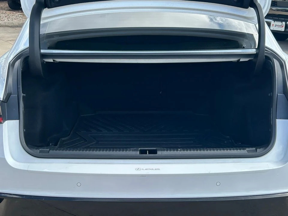 2025 Lexus IS 3rd Gen - Image 14 of 31