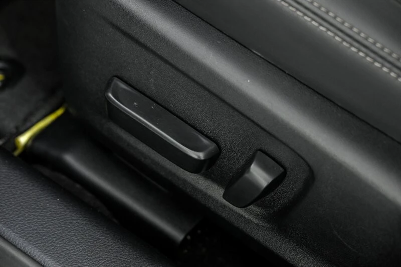 2025 Lexus IS 3rd Gen - Image 17 of 29