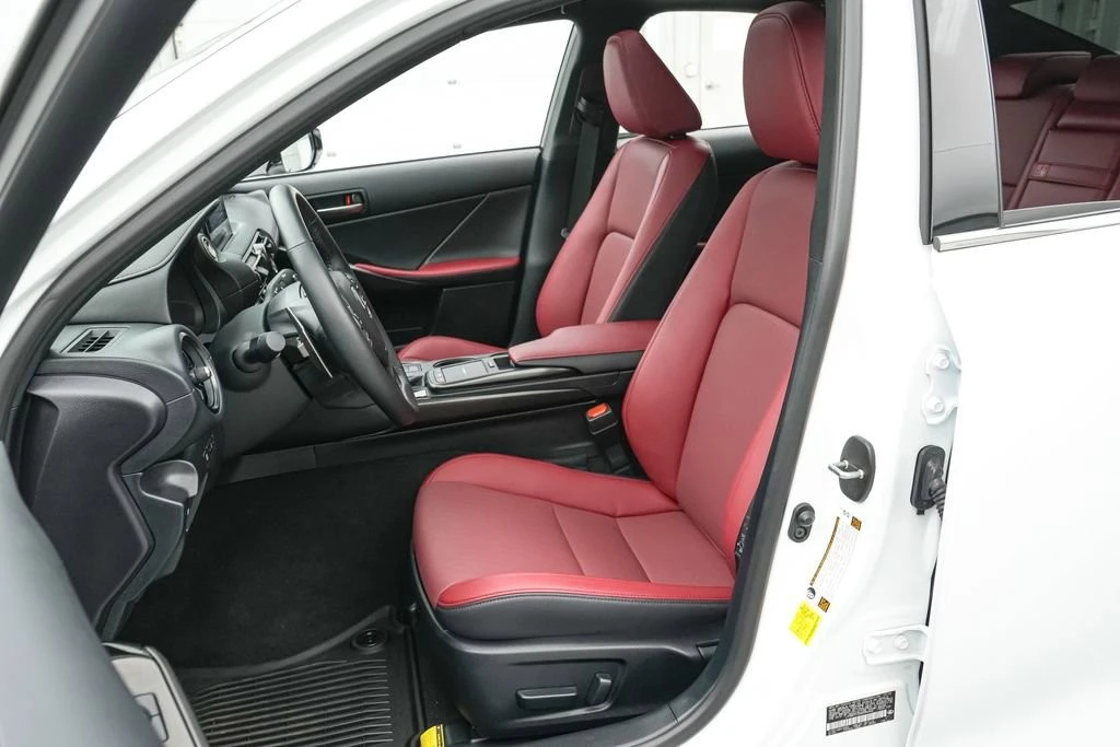 2025 Lexus IS 3rd Gen - Image 19 of 31