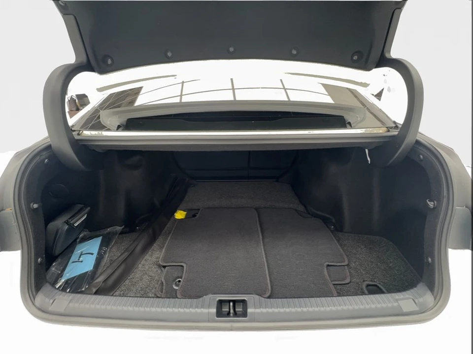 2025 Lexus IS 3rd Gen - Image 17 of 31