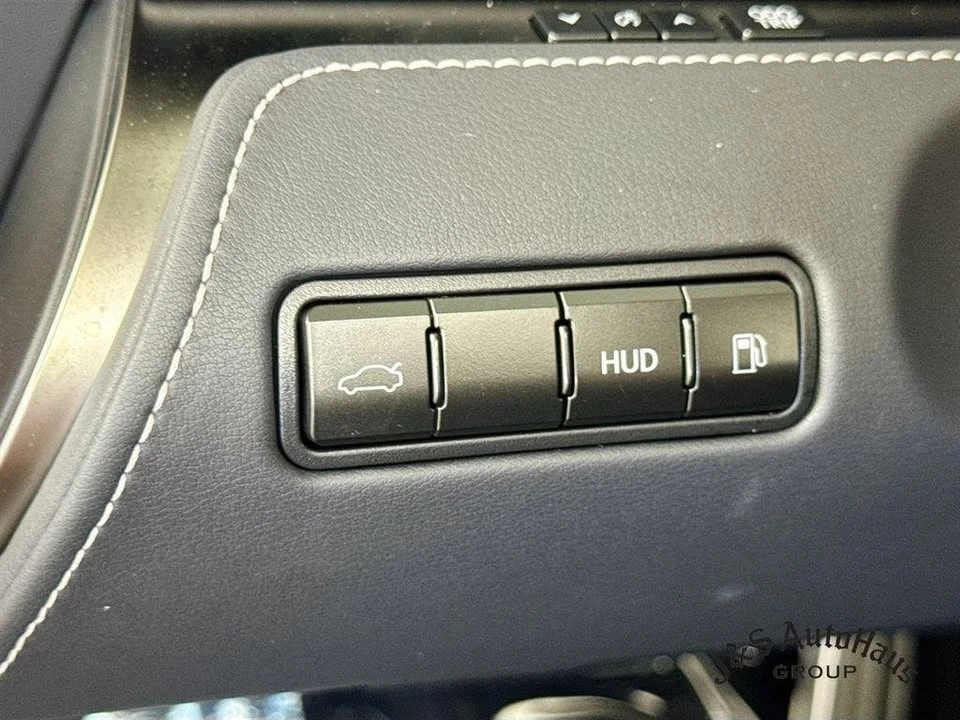 2025 Lexus LC - Image 10 of 20
