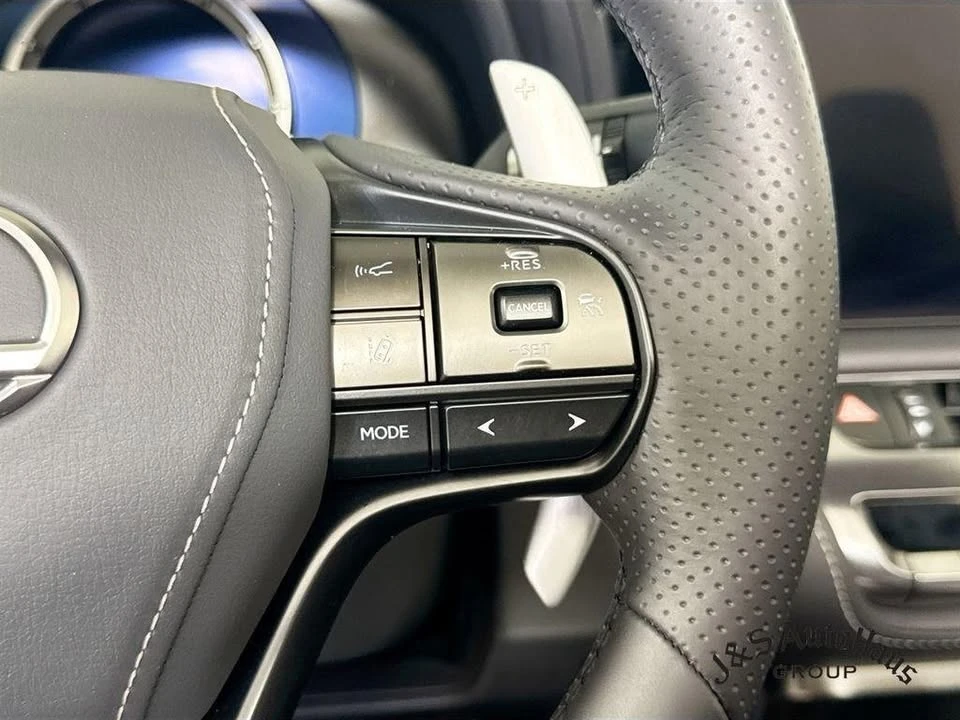 2025 Lexus LC - Image 14 of 20