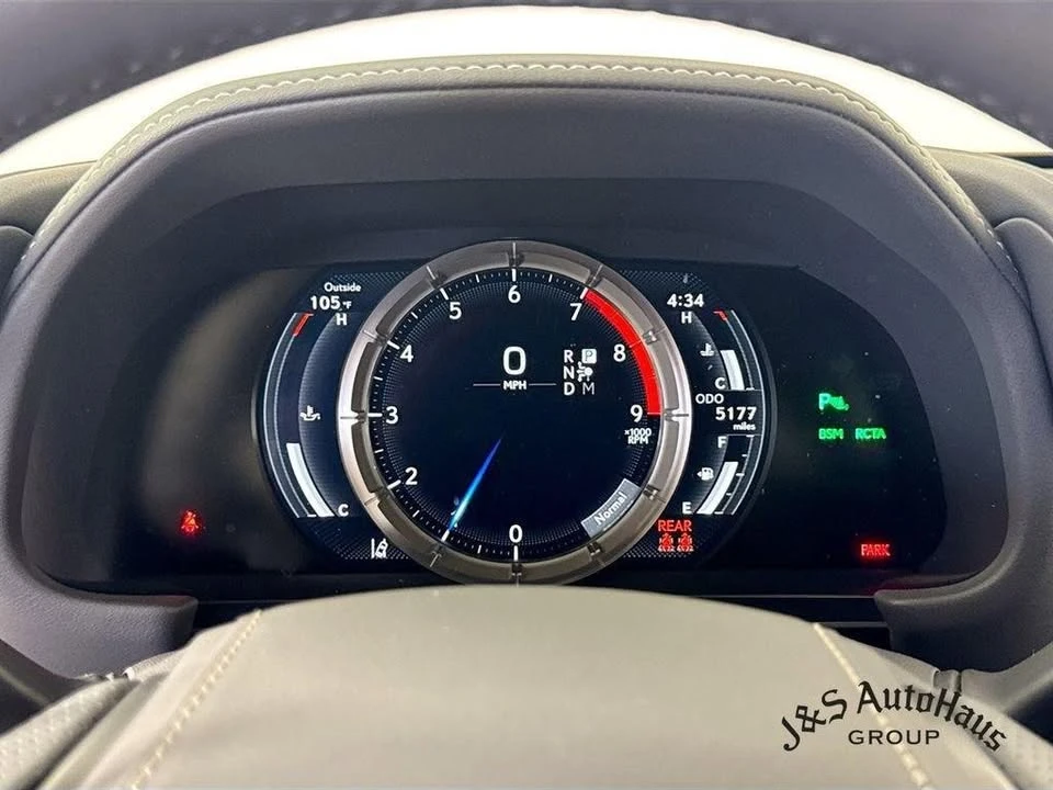 2025 Lexus LC - Image 15 of 20