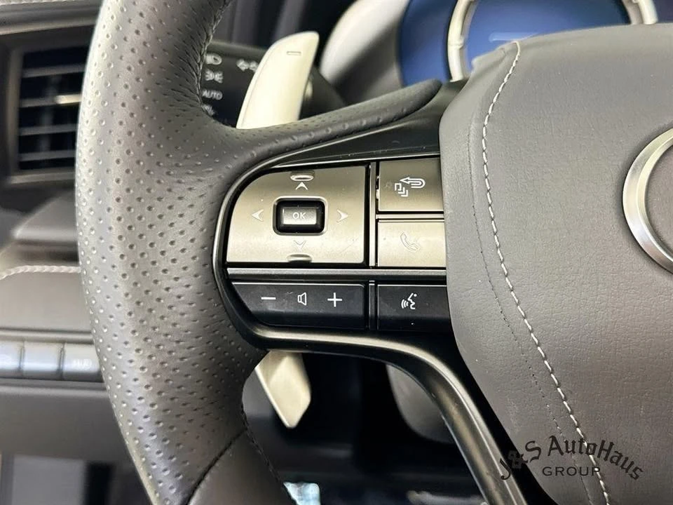 2025 Lexus LC - Image 13 of 20